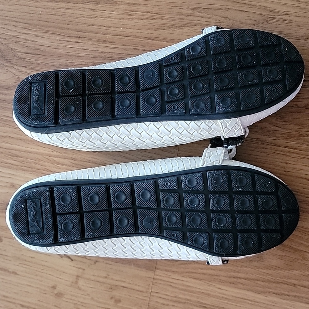 Slip On Shoes - Picture 3 of 4